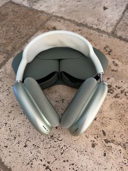 Apple AirPods Max Headphones light green