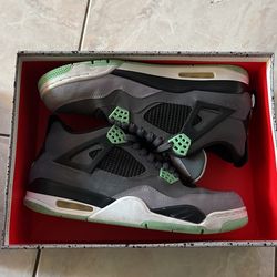 Jordan 4 Glow