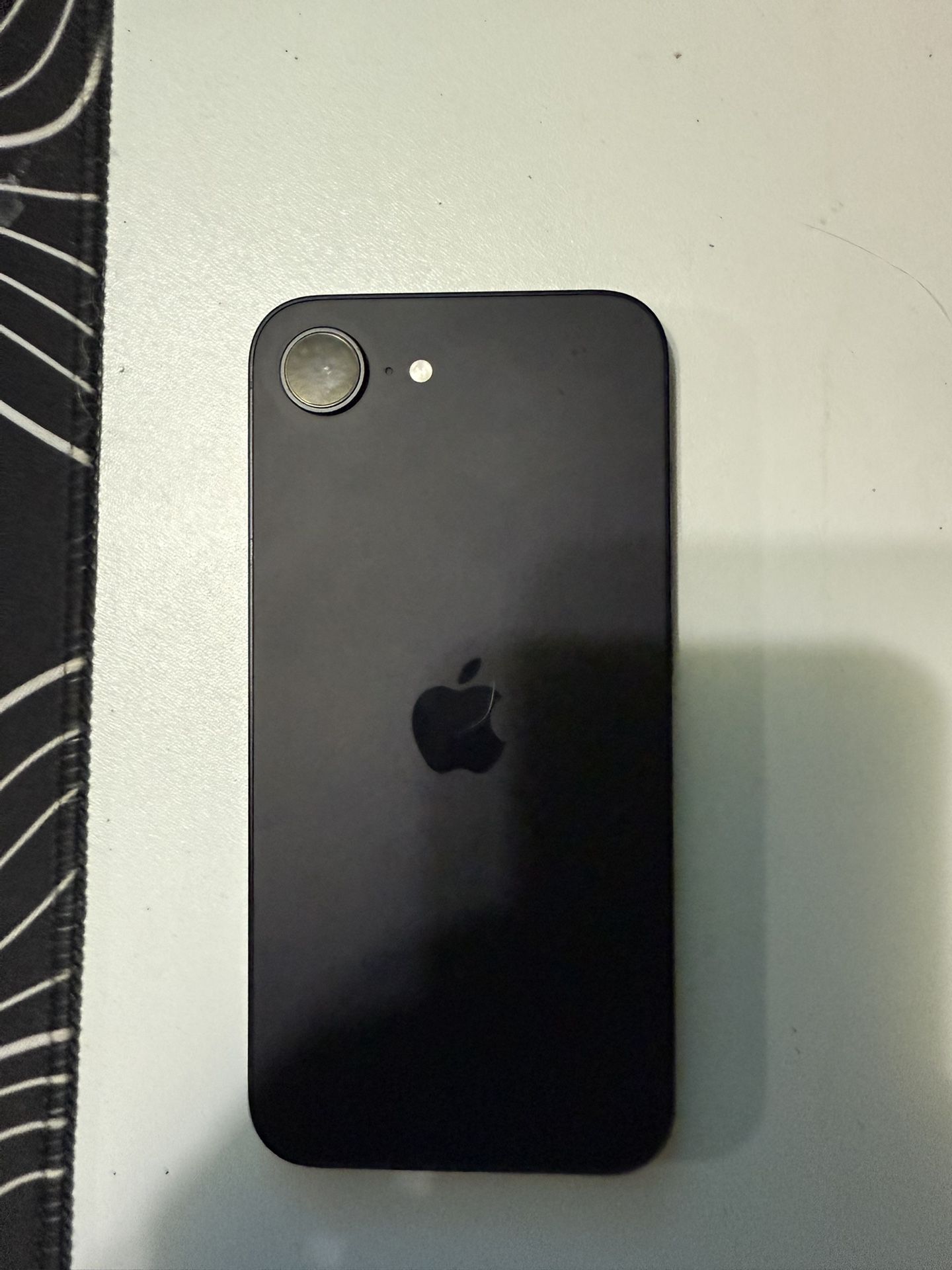 iPhone 16 E Black (Locked)