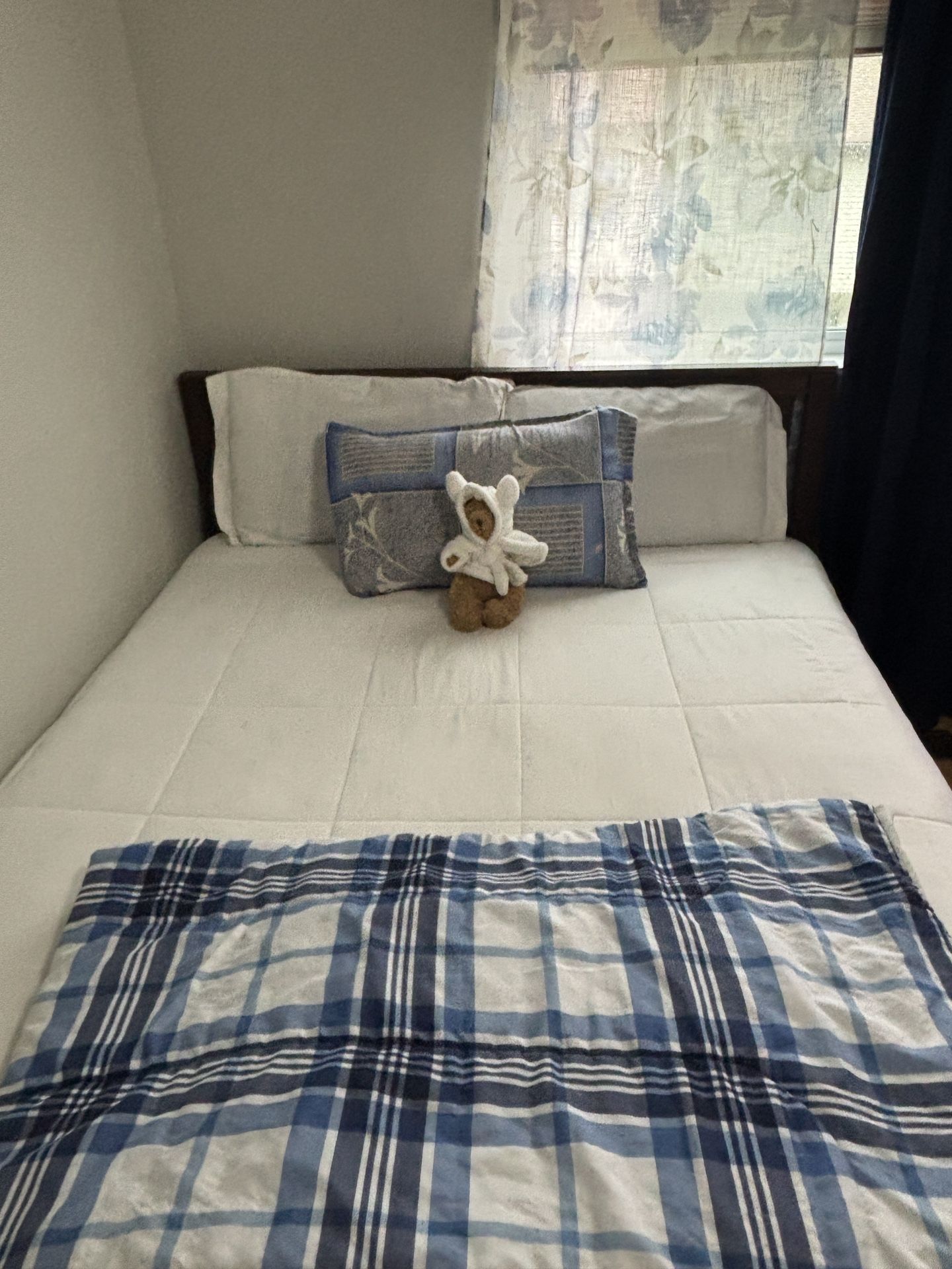 Slightly Used Queen Bedframe