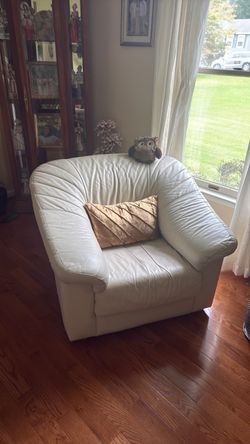 White leather couch set