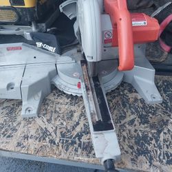 Milwaukee Slide Compound Miter Saw