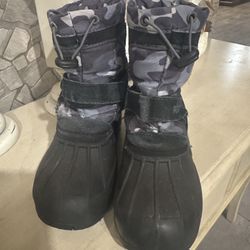 Snow boots Size 2 Kids 