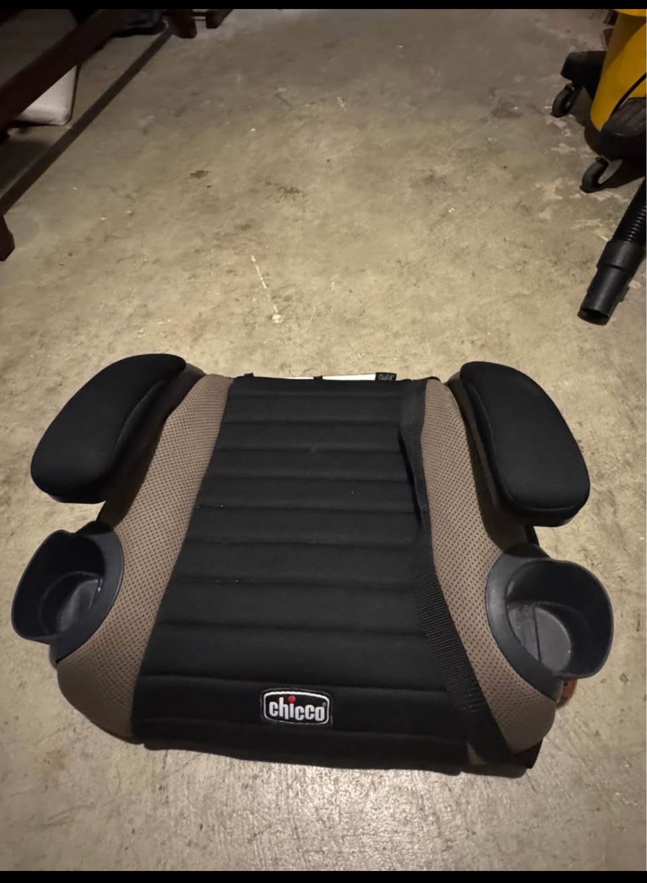 Chicco GoFit Backless Booster Seat – Caramel (Belt-Positioning)