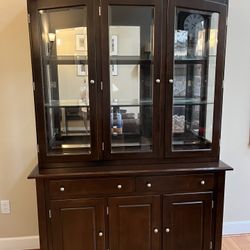Thomasville Dark Wood China Hutch