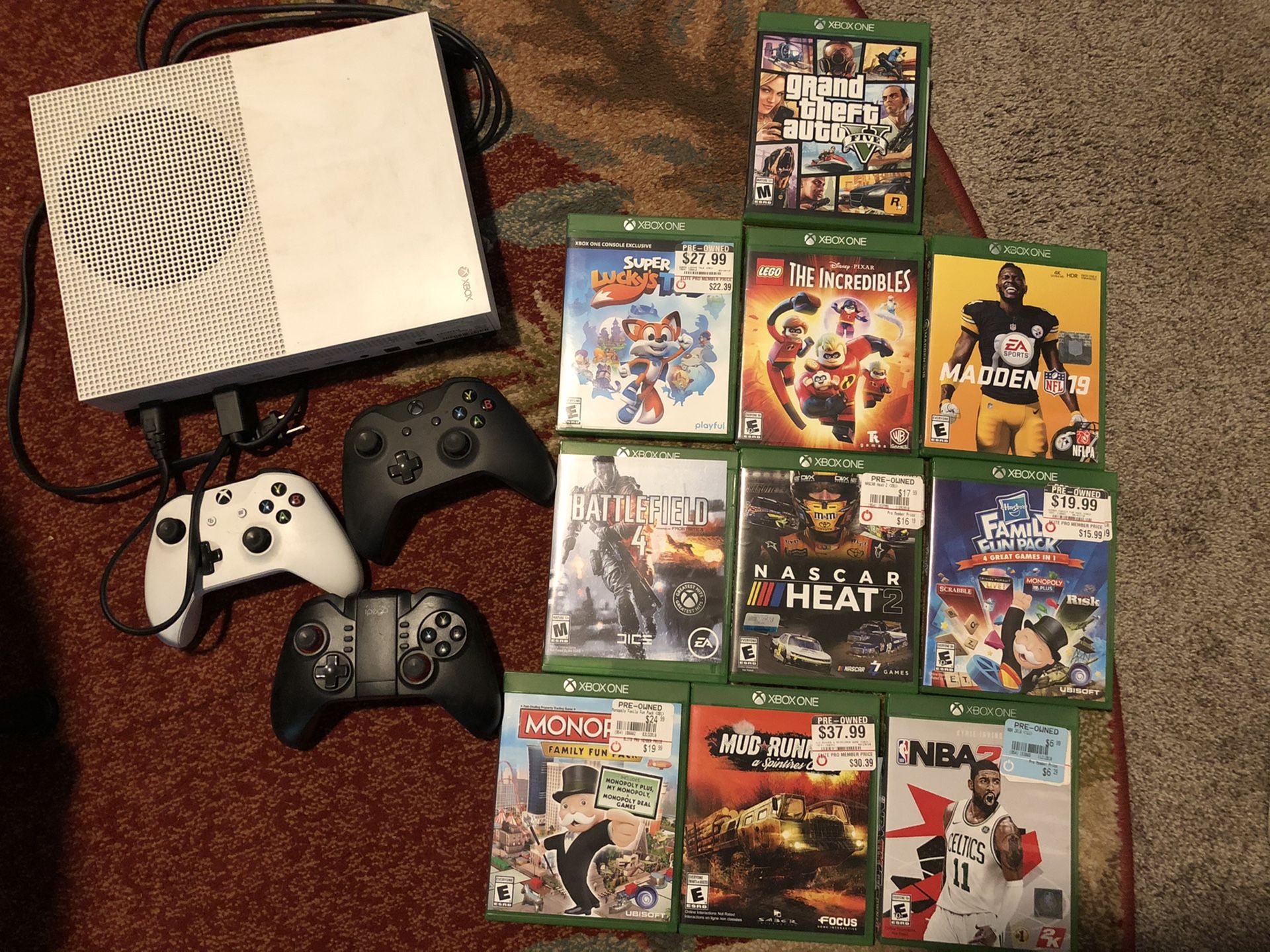 X box one with 3 controllers and 10 games