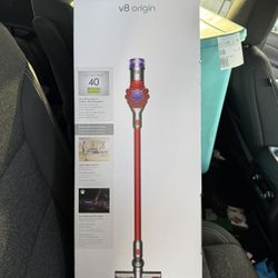 Dyson V8 Vacuum 