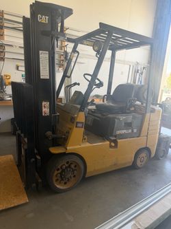 Forklift Caterpillar 50 (5000lb load)