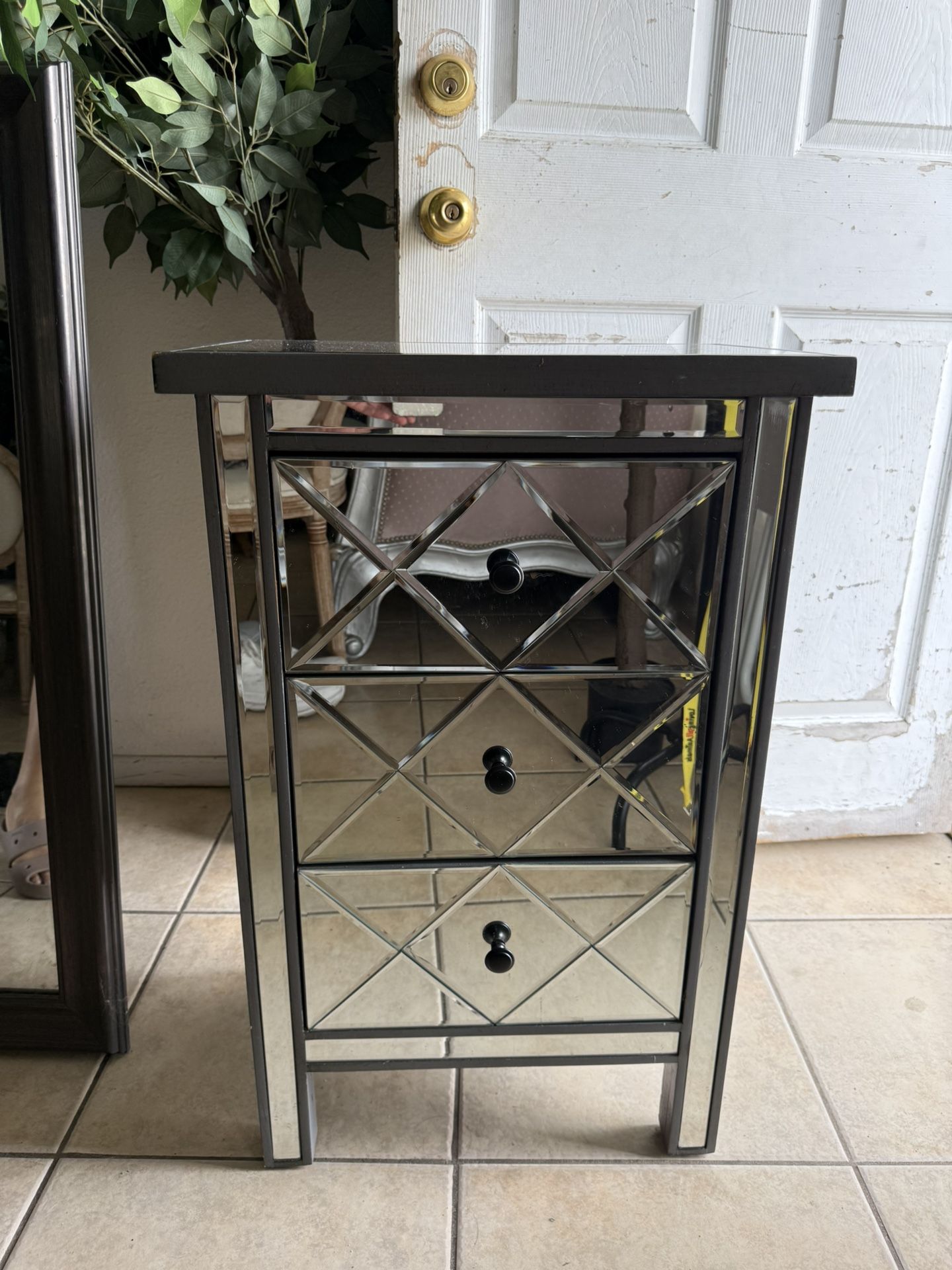 Mirrored 3 Drawer Dresser