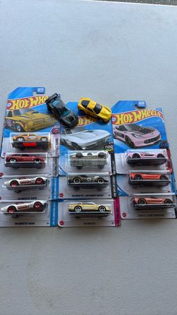 Lot of 12 Hotwheels corvette (2 loose cars)