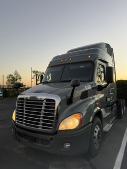 2018 Freightliner Cascadia Low mileage