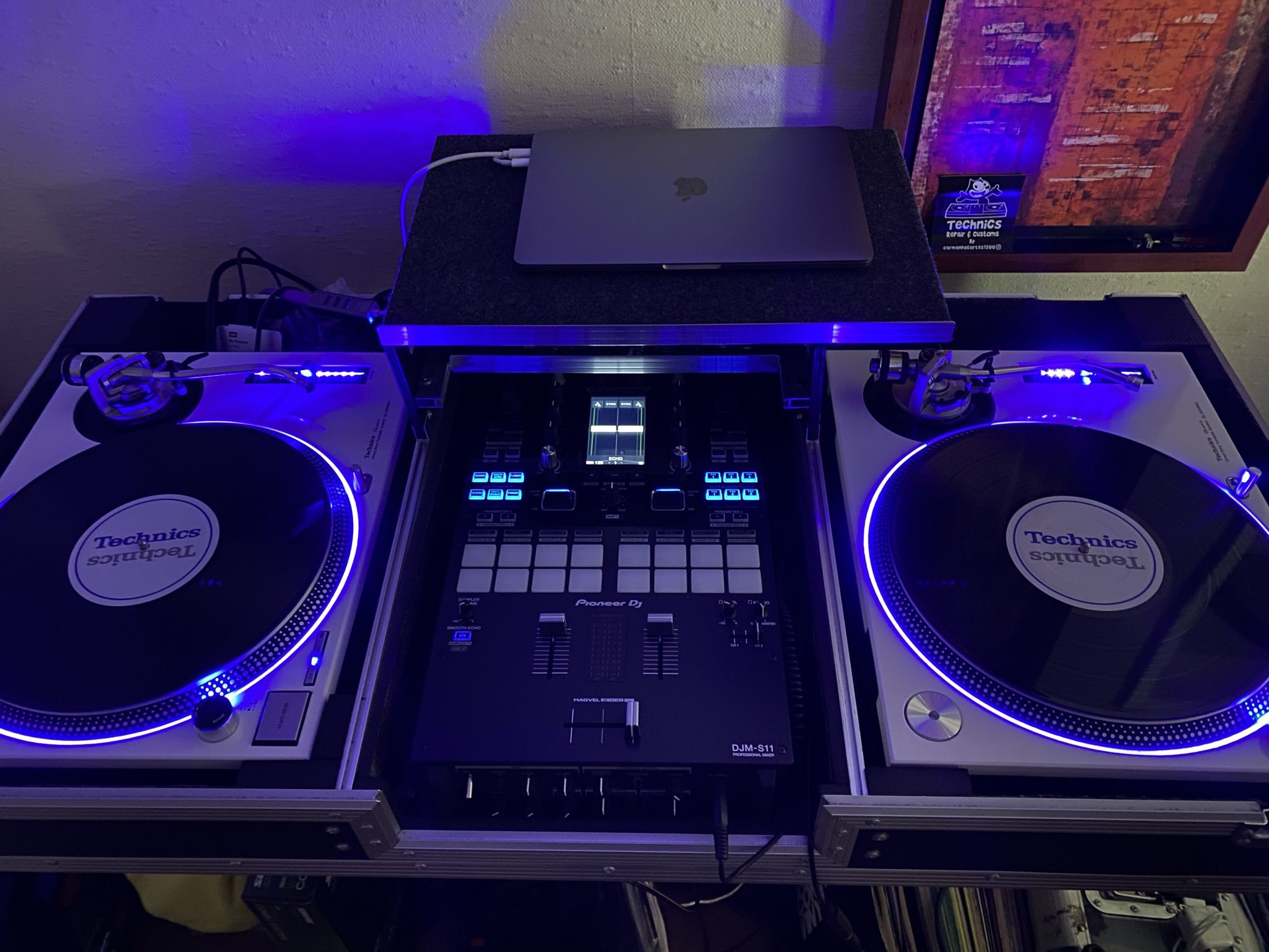Technics Sl1200mk2 Beautiful Gloss White Pro Dj turntables!!! for Sale