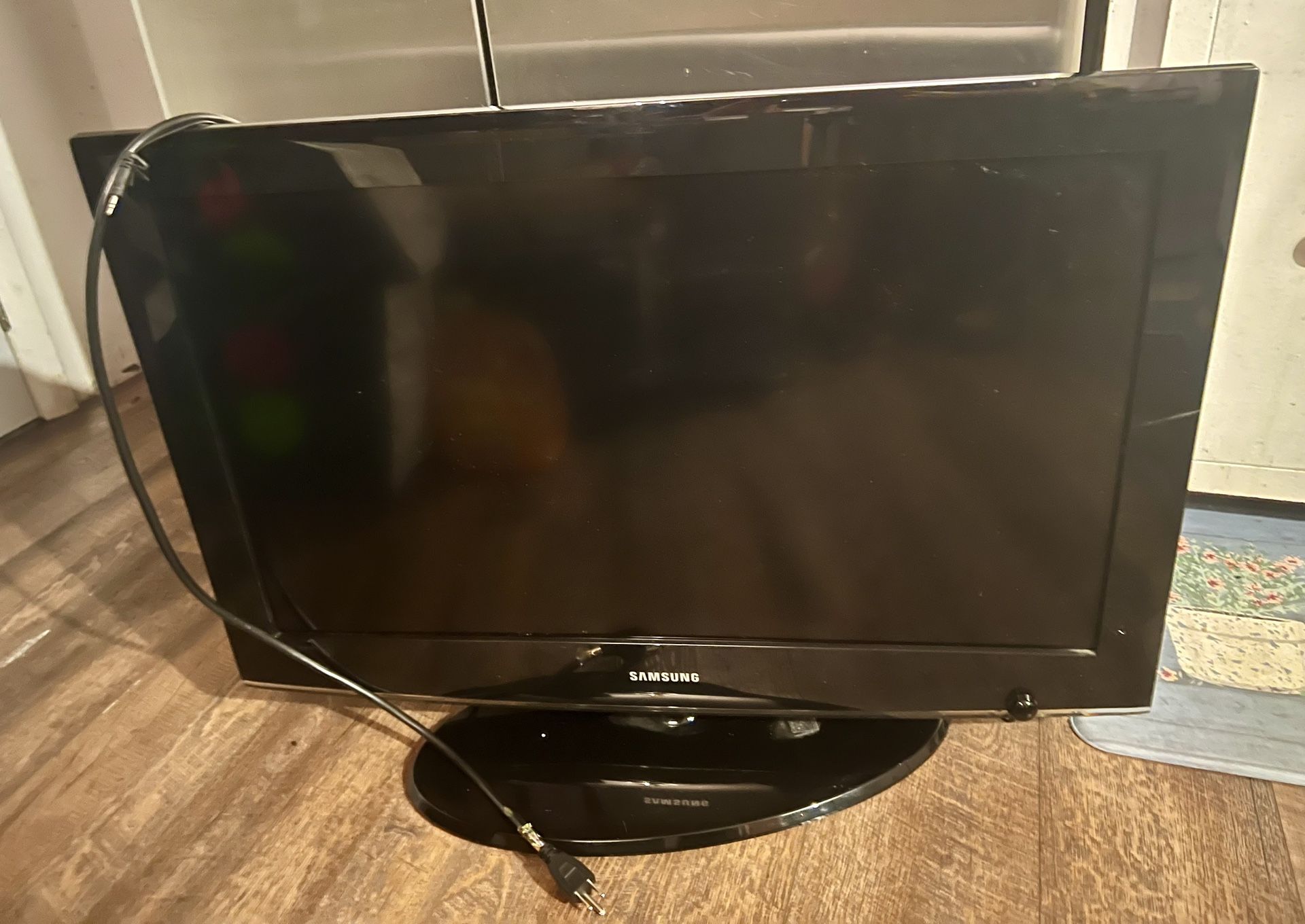 32” Tv / No Smart/ No Remote.for $20