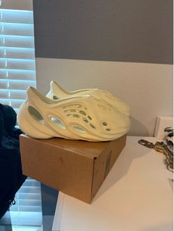 yzy foam runner cream