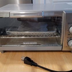 BLACK+DECKER 4-Slice Crisp 'N Bake Air Fry Toaster Oven