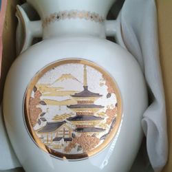 Art of Chokin vase, a type of Japanese porcelain