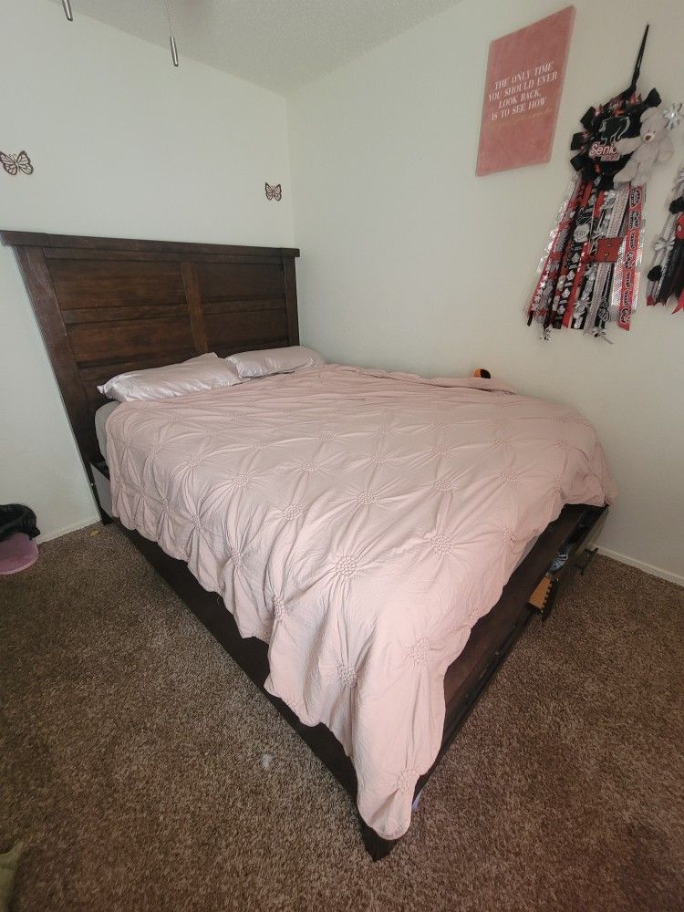 Queen Bed Wood