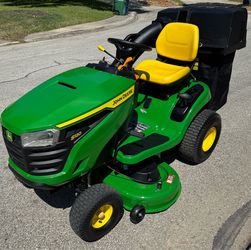 John Deere S120 Riding Mower