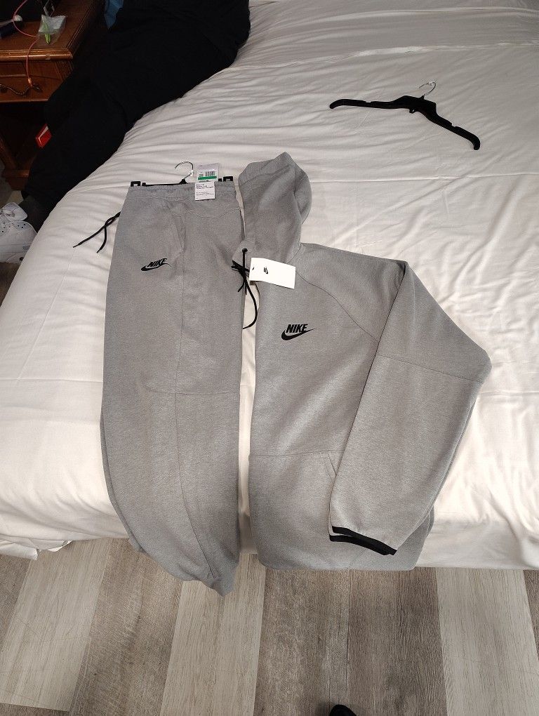 Nike Men's Sweatsuit