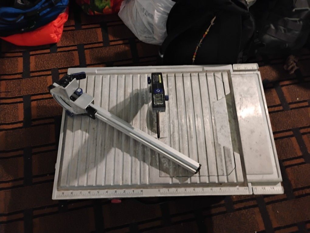 KOBALT 7" TILE SAW