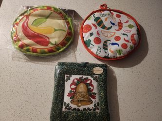 Free Hollyberry Christmas themed Potholders & New Tortilla Warmers