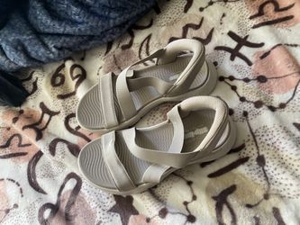 Sketchers Sandels Size 7