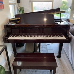 Young Chang Baby Grand Piano G-157 – Mahogany – Great Condition