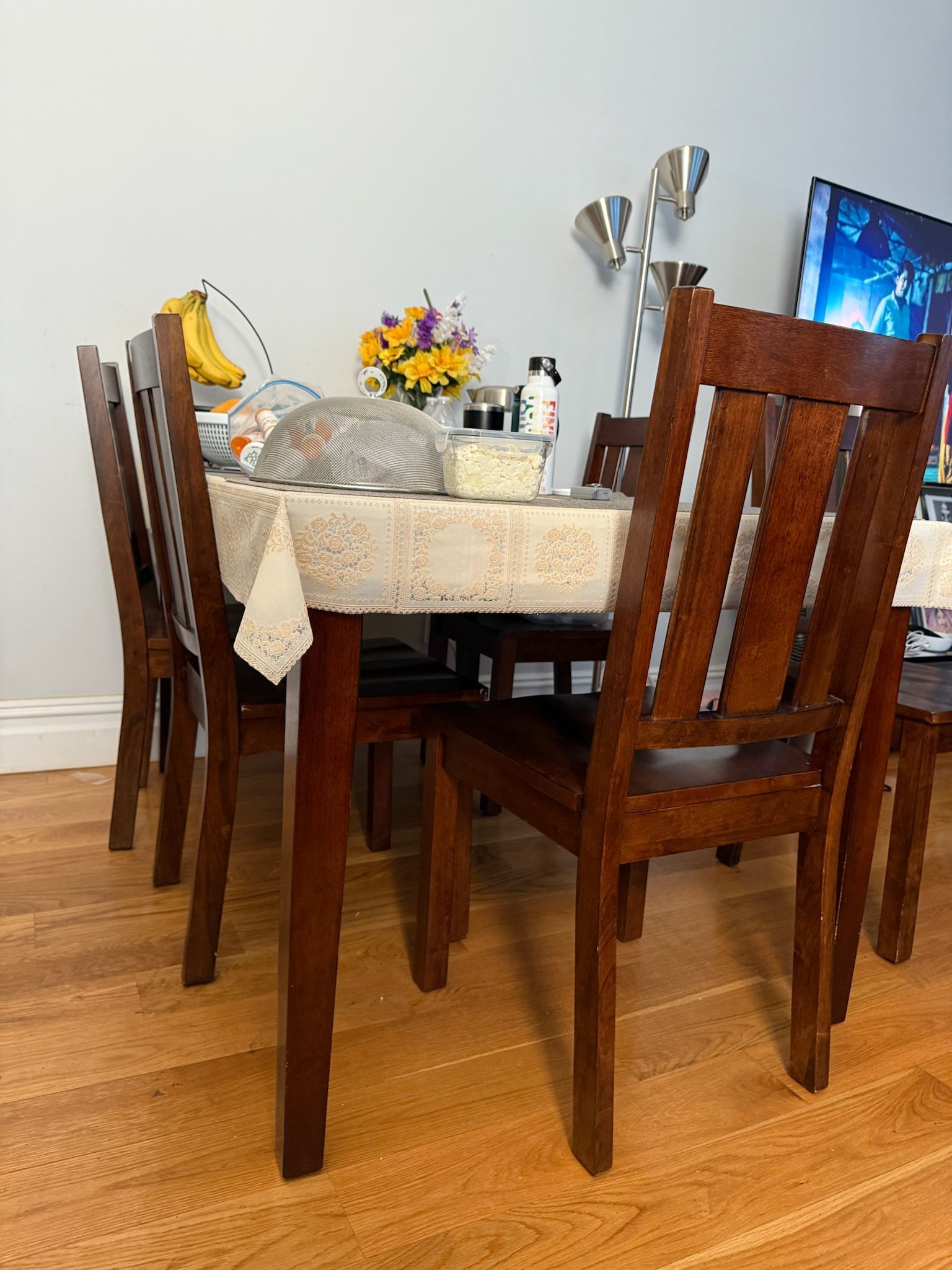 Dining room table with 6 chairs