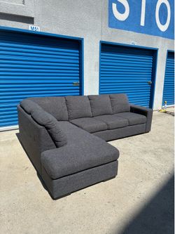 Living Spaces Dark Gray Sectional Couch 🛻Delivery Available🛻