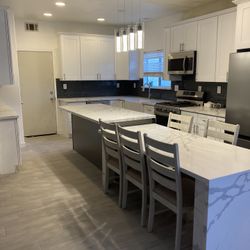 Kitchen Cabinets ,Quartz Countertop