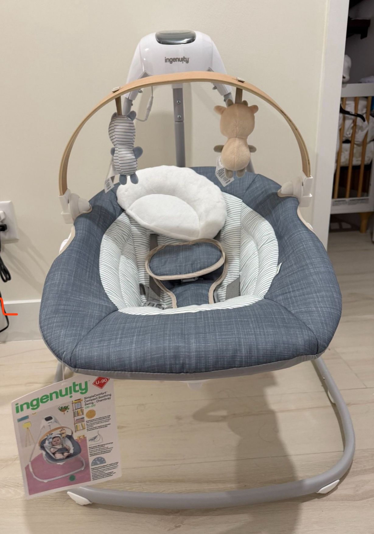 Brand New Ingenuity Simple Comfort Compact Swing with Wood Toy Bar