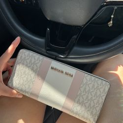 Michael Kors Pink Wallet 