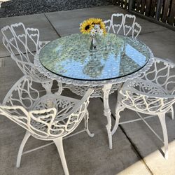 White Iron Table And Chairs 