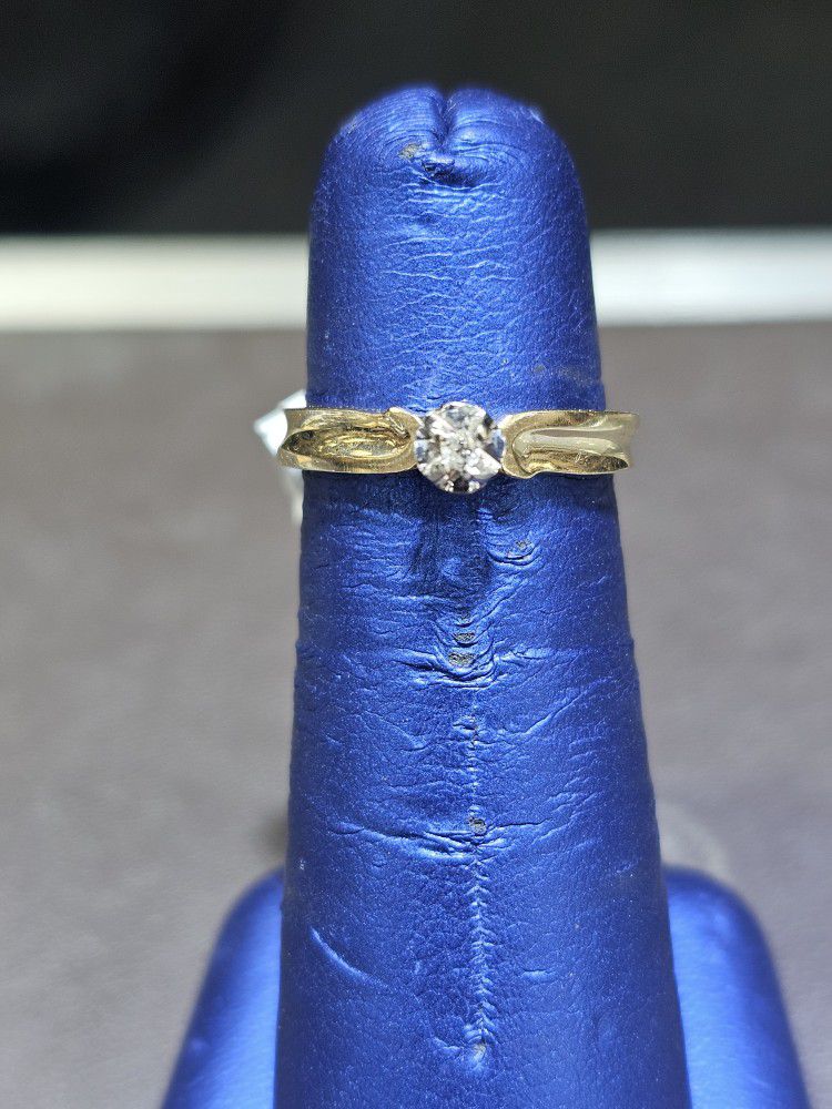 14kt YG Diamond Ring. (C-5) SIZE 5.5 ASK FOR RYAN. #10(contact info removed)