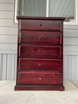 5-Drawer Wooden Dresser/ Cajonera de madera (5 cajones)