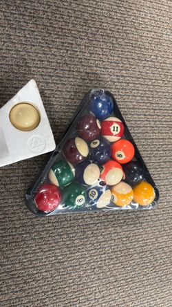 Pool ball set
