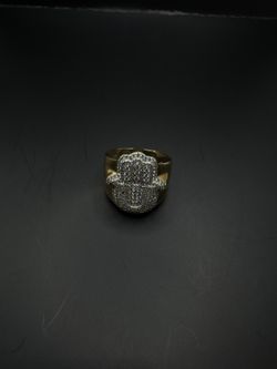 18K Gold Diamond Hand Ring – 30.30g, 1.35ct Diamonds, Size 7