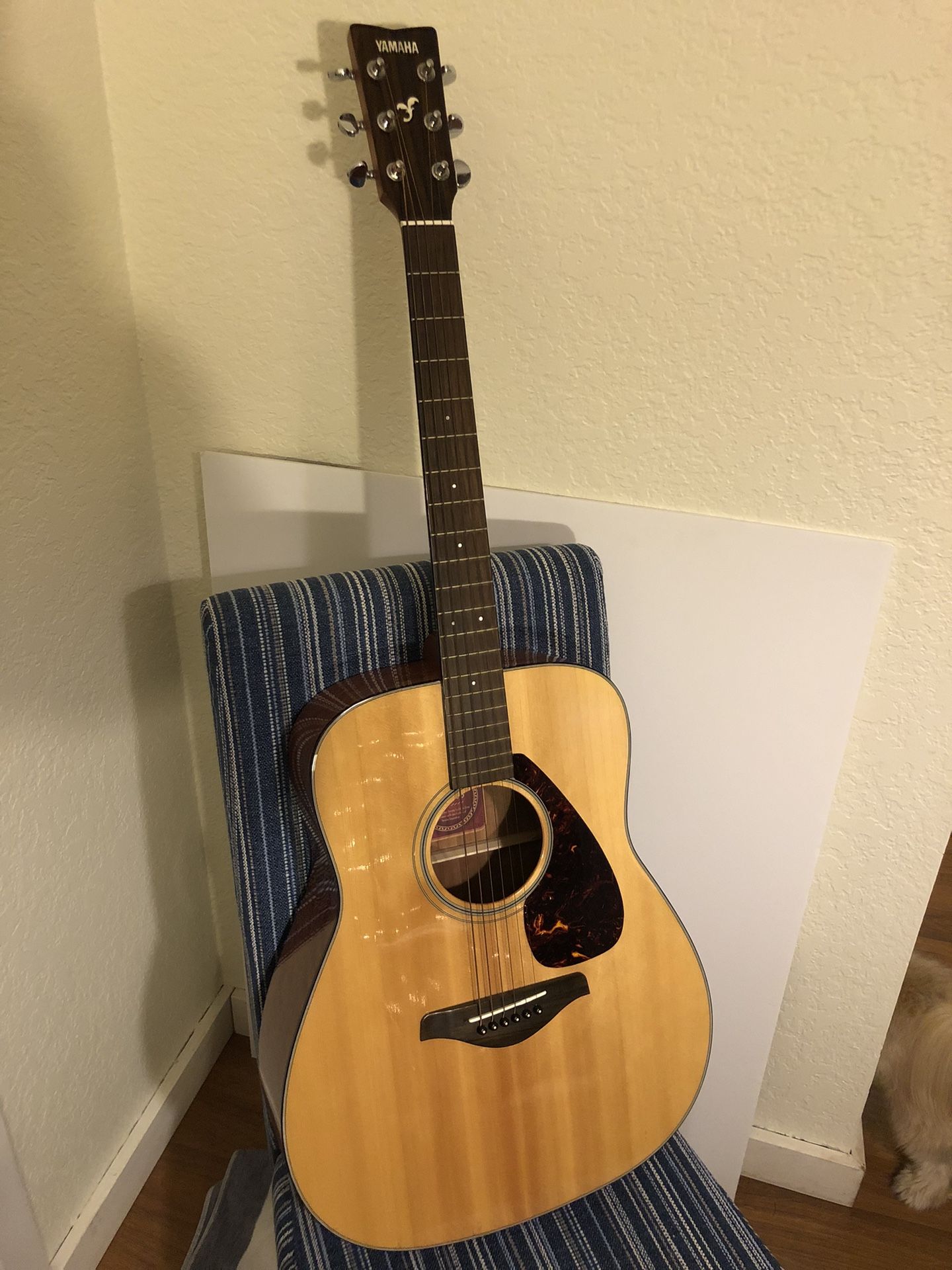 Yamaha 700 Series Acoustic Guitar