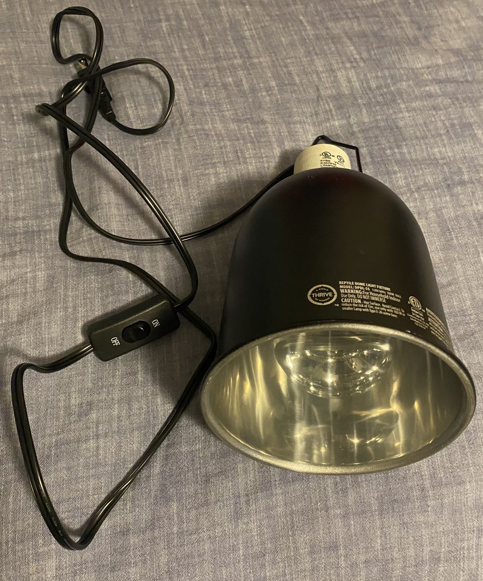 Reptile heating lamp