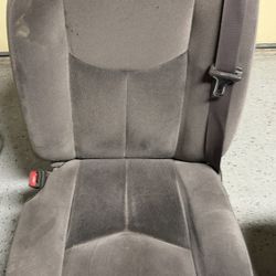 2005 GMC Sierra Seats