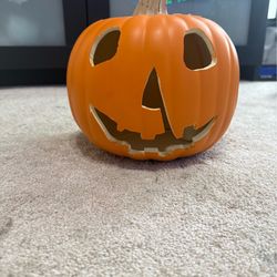 Michael myers Halloween pumpkin comes with a light inside that needs batteries works good
