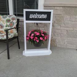  House Welcome Hanging Flower Basket Stand.