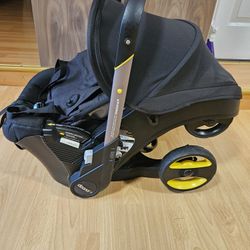 Doona + Car Base  Stroller 