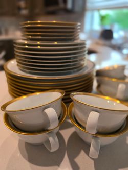 Potterybarn dinner plates set