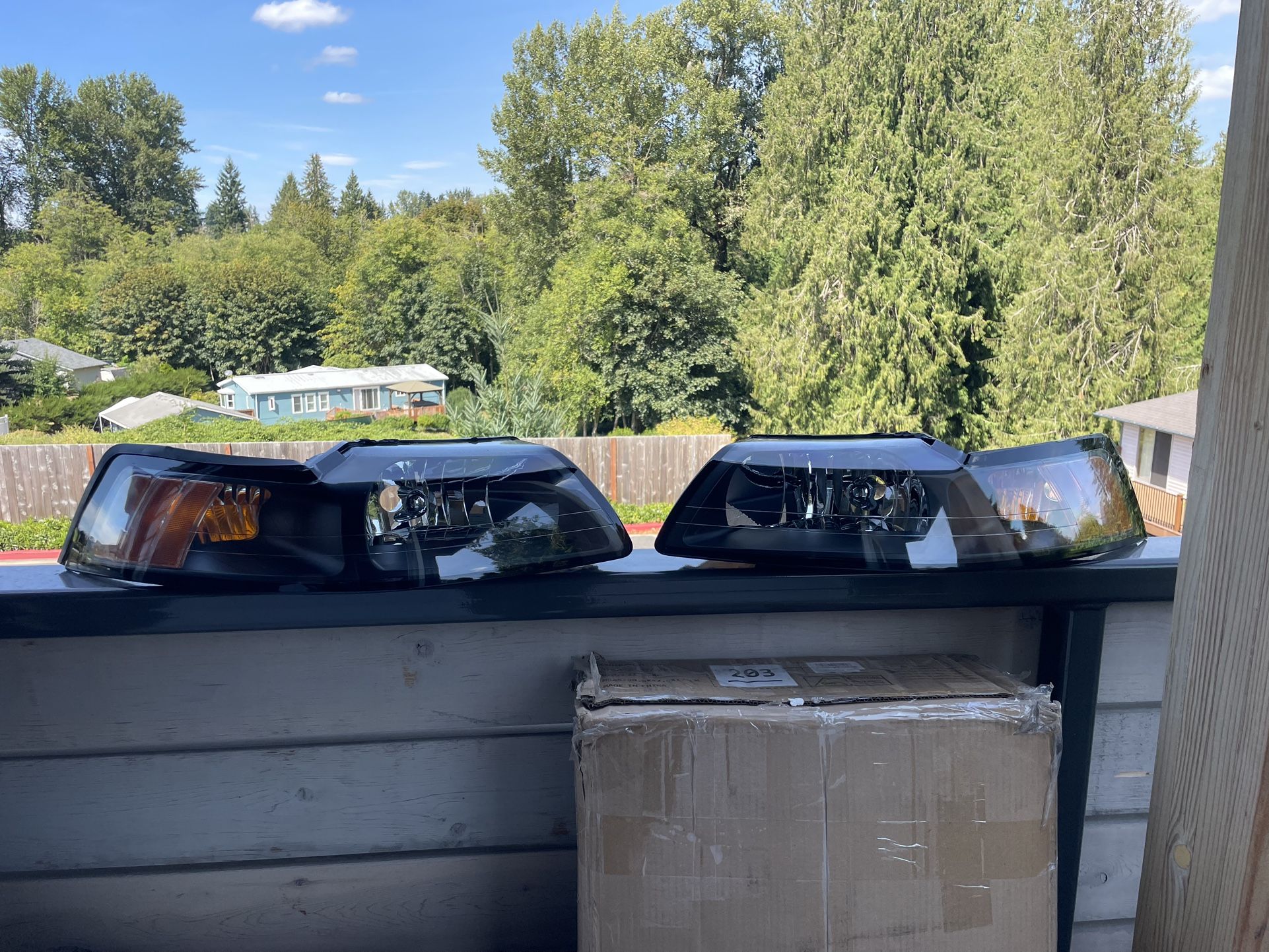 Ford Mustang 2004 headlights