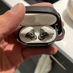 Apple AirPods With Case