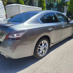 2014 Nissan Maxima Loaded Leather. $1000 Down 