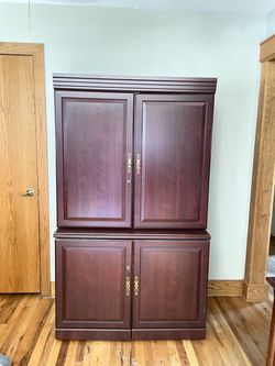 Computer station cabinet