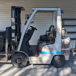 FOR SALE: 2015 Nissan Forklift - 4,000 lbs Capacity - LP Gas