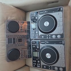 DJ equipment - Turntables